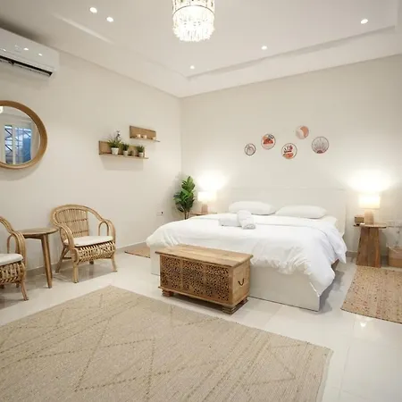 Studio With Private Entrance - 8A